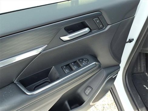 Used 2025 GMC Acadia Elevation image 17