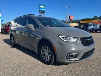 Used 2021 Chrysler Pacifica Touring video 1