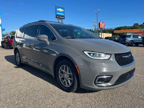 Used 2021 Chrysler Pacifica Touring image 1