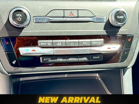 Used 2020 Ford Explorer XLT w/ Comfort Package image 15