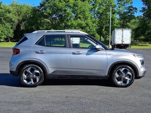Used 2023 Hyundai Venue SEL w/ Cargo Package FWD image 10