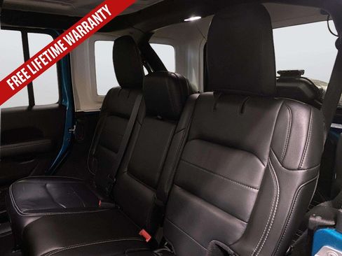 Used 2019 Jeep Wrangler Unlimited Sahara AWD/4WD image 31