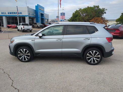 Used 2024 Volkswagen Taos SE image 5