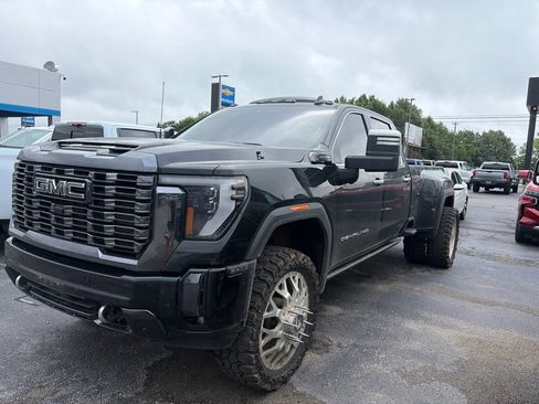 Used 2024 GMC Sierra 3500 Denali Ultimate AWD/4WD image 1