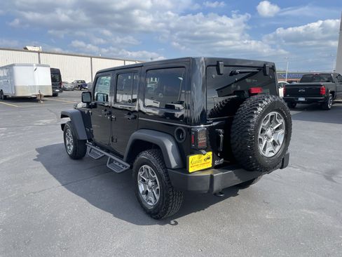 Used 2018 Jeep Wrangler Unlimited Rubicon w/ Cold Weather Group AWD/4WD image 7
