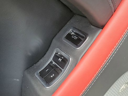 Used 2018 Bentley Bentayga AWD/4WD image 29