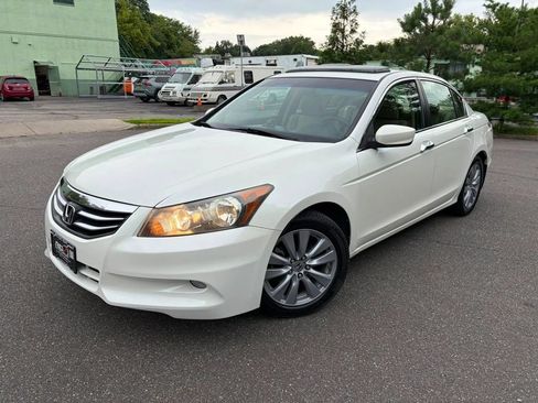Used 2011 Honda Accord EX-L image 2
