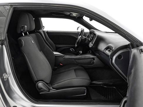 Used 2017 Dodge Challenger R/T image 19