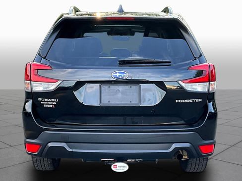 Used 2021 Subaru Forester Premium AWD/4WD image 5