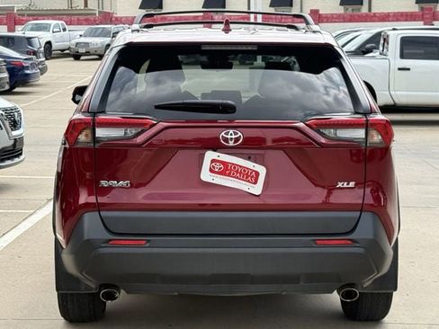 Used 2024 Toyota RAV4 XLE w/ Convenience Package FWD image 5