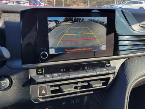 Used 2025 Toyota Camry SE image 23