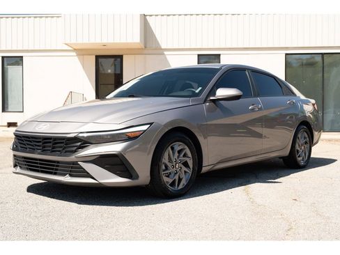 Used 2024 Hyundai Elantra SEL FWD image 4