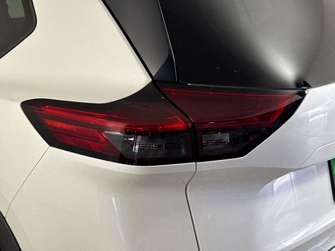 Used 2023 Nissan Rogue SV FWD image 36