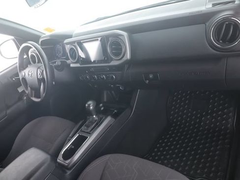 Used 2017 Toyota Tacoma SR5 AWD/4WD image 28