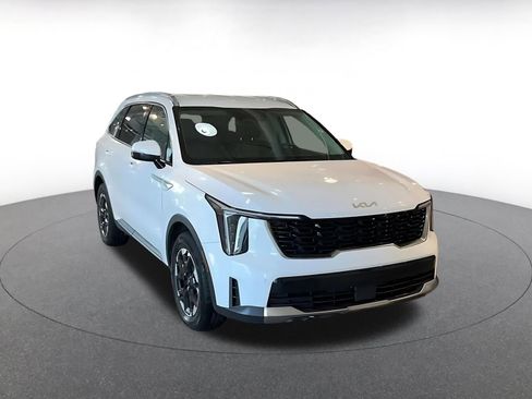 Used 2024 Kia Sorento S image 3