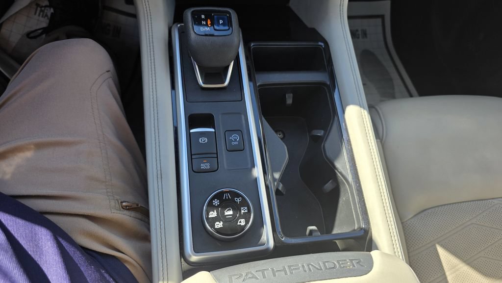 Used 2022 Nissan Pathfinder Platinum w/ Lighting Package (N92) AWD/4WD image 23