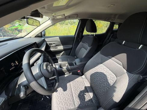 Certified 2025 Nissan Kicks SV AWD/4WD image 13