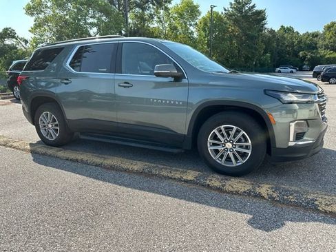 Used 2022 Chevrolet Traverse LT FWD image 7