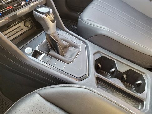 Used 2024 Volkswagen Tiguan SE R-Line image 30