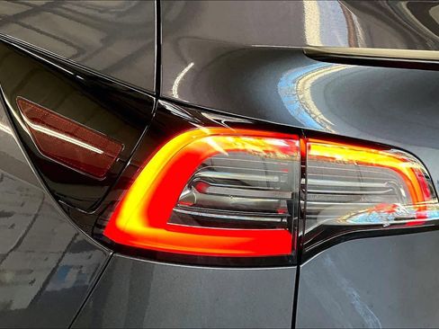 Used 2023 Tesla Model Y Performance image 32