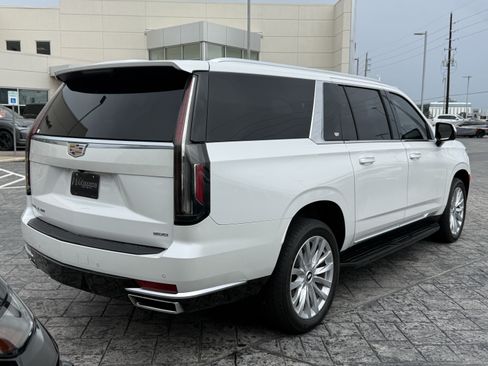 Used 2023 Cadillac Escalade ESV Luxury RWD image 7