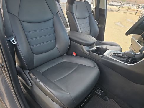 Used 2022 Toyota RAV4 XLE Premium image 16