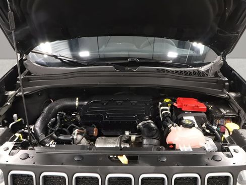 Certified 2023 Jeep Renegade Latitude AWD/4WD image 24