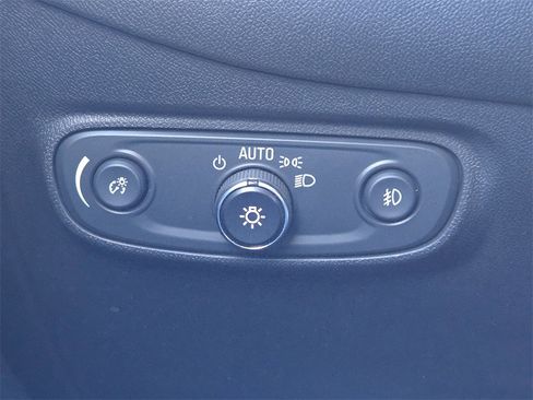 Used 2022 Chevrolet Equinox Premier image 17