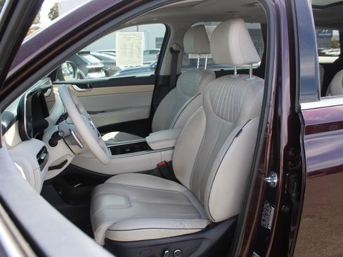 Used 2023 Hyundai Palisade Limited w/ Cargo Package FWD image 13