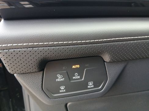 New 2026 Volkswagen Atlas SE FWD image 12