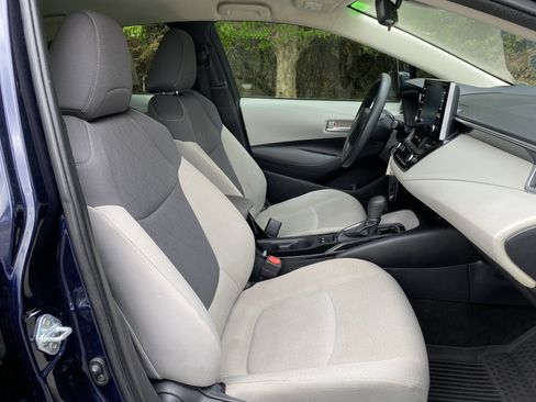 Used 2021 Toyota Corolla LE image 31