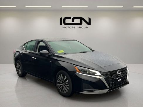 Used 2024 Nissan Altima 2.5 SV AWD/4WD image 7
