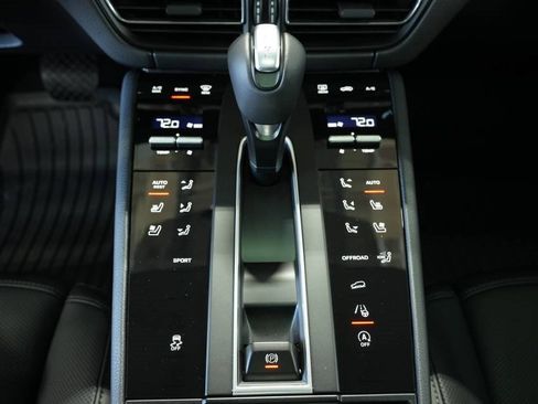 New 2026 Porsche Macan image 23