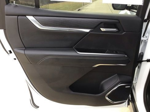 Used 2025 GMC Acadia Elevation image 14