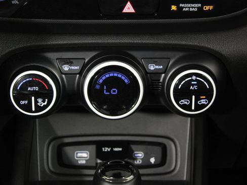 Certified 2024 Hyundai Venue Limited FWD image 22
