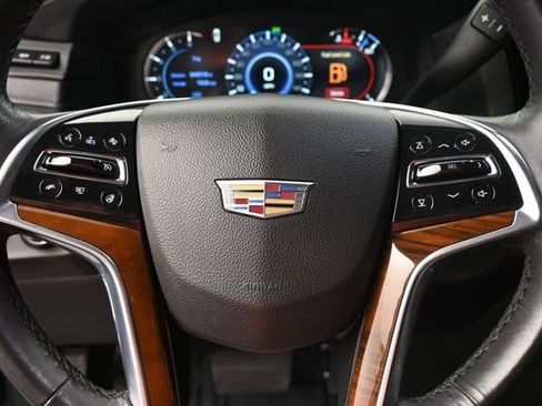 Used 2020 Cadillac Escalade Luxury w/ Escalade Sport Edition AWD/4WD image 30