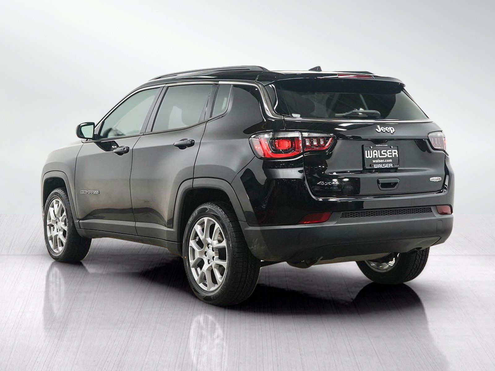 Used 2023 Jeep Compass Latitude AWD/4WD image 3