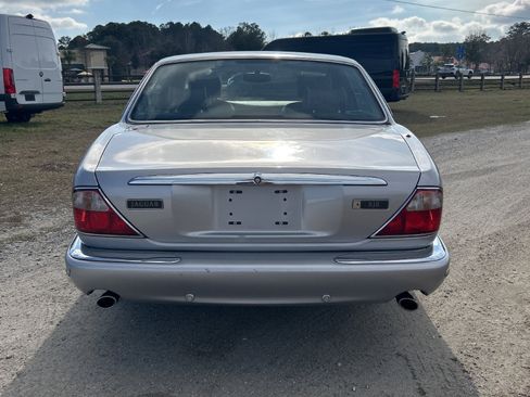 Used 2002 Jaguar XJ8 image 4