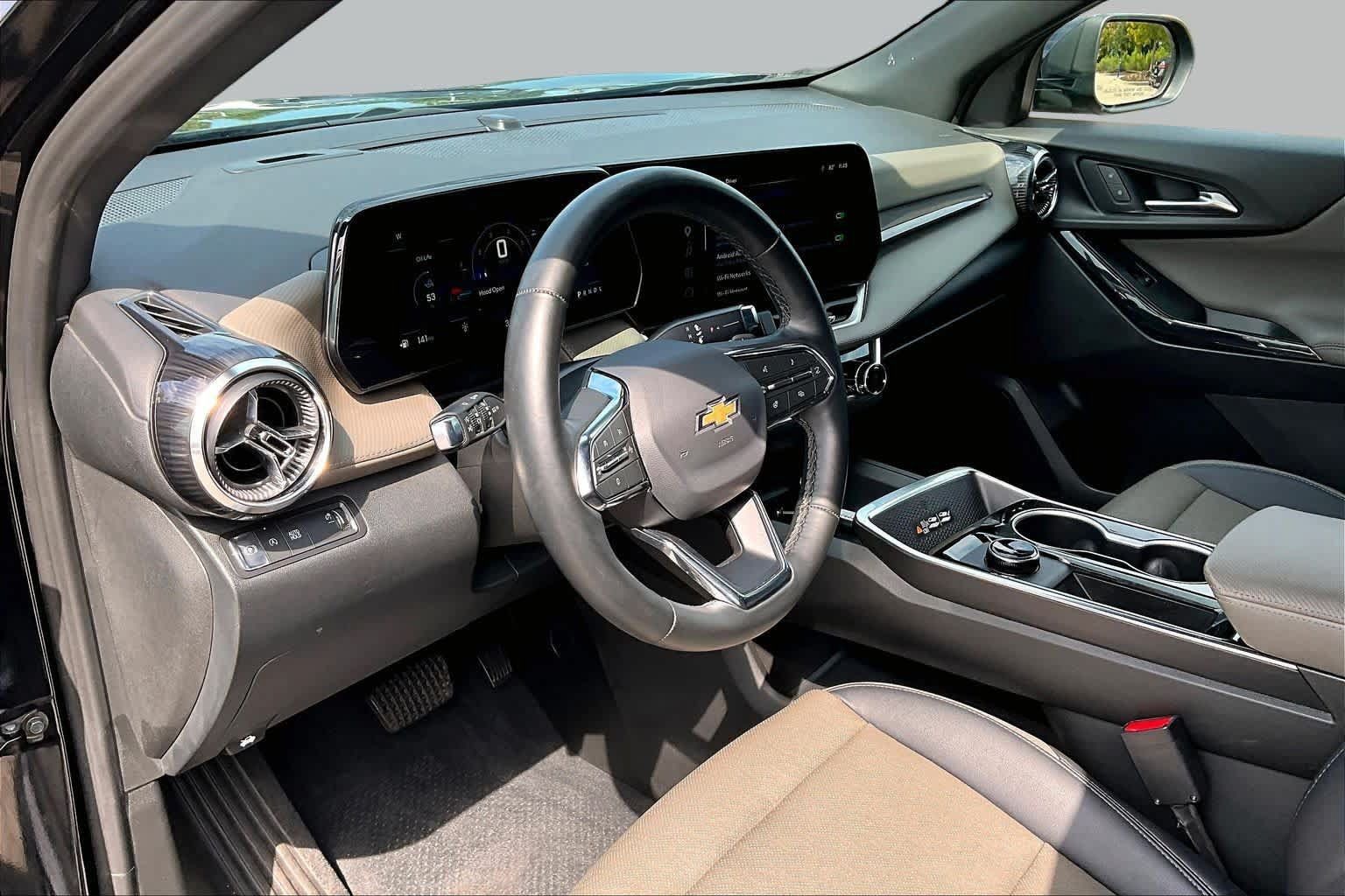 Used 2026 Chevrolet Equinox LT w/ Convenience Package II FWD image 17