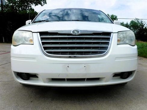 Used 2009 Chrysler Town & Country Touring image 13