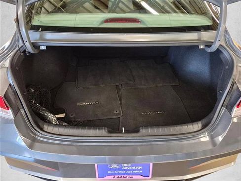 Used 2025 Hyundai Elantra SE FWD image 6