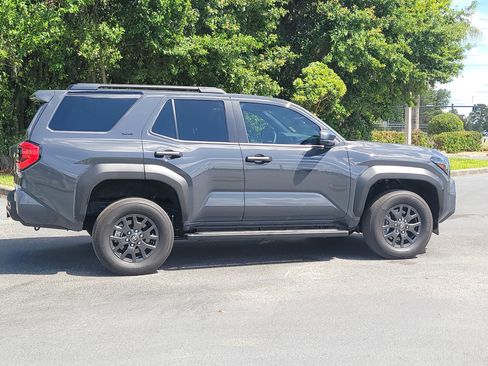 Used 2025 Toyota 4Runner SR5 AWD/4WD image 8
