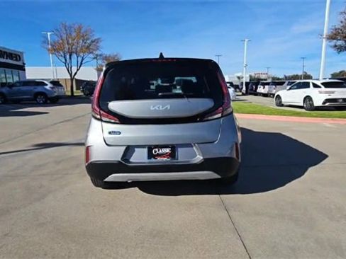 Used 2023 Kia Soul LX w/ LX Technology Package image 7