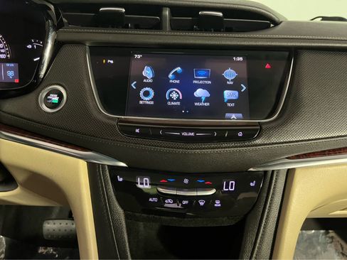 Used 2017 Cadillac XT5 Luxury w/ Driver Awareness Package AWD/4WD image 11