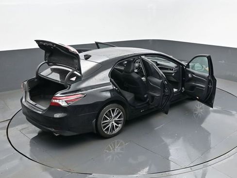 Used 2024 Toyota Camry XLE w/ Navigation Package image 27