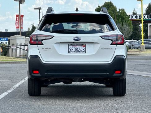 Used 2023 Subaru Outback Premium AWD/4WD image 8
