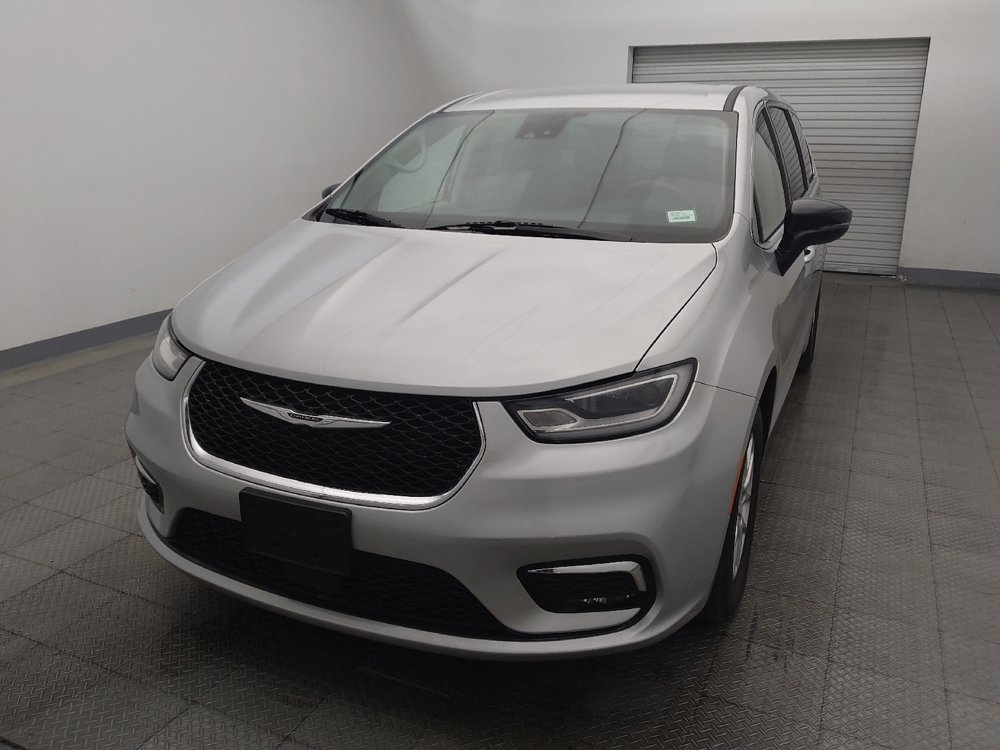 Used 2024 Chrysler Pacifica Touring-L FWD image 15
