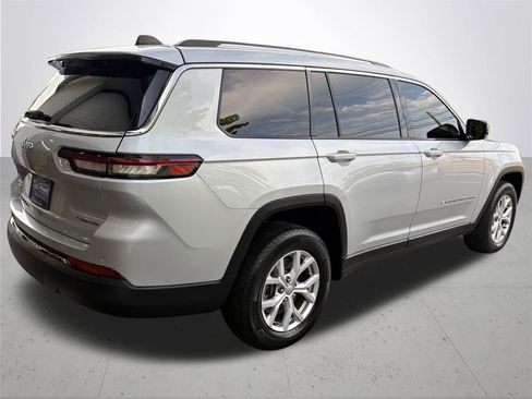 Used 2022 Jeep Grand Cherokee L Limited image 7