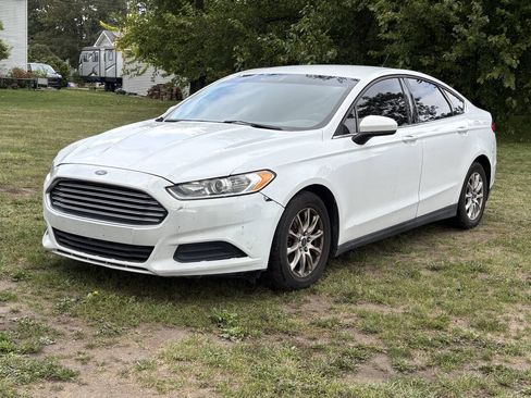 Used 2015 Ford Fusion S FWD image 1