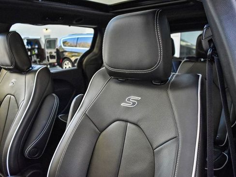 New 2026 Chrysler Pacifica Limited w/ S Appearance Package FWD image 19